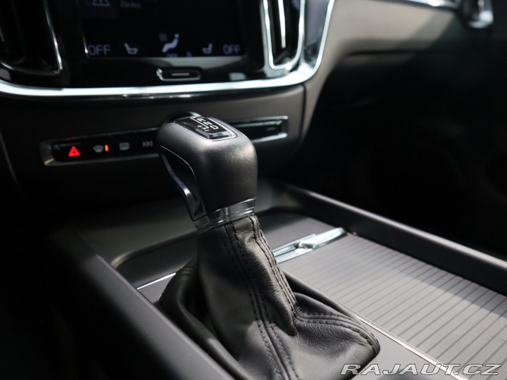 Volvo V60 D4 FWD Drive-E Momentum A 2018