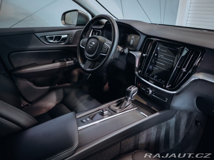 Volvo V60 D4 FWD Drive-E Momentum A 2018