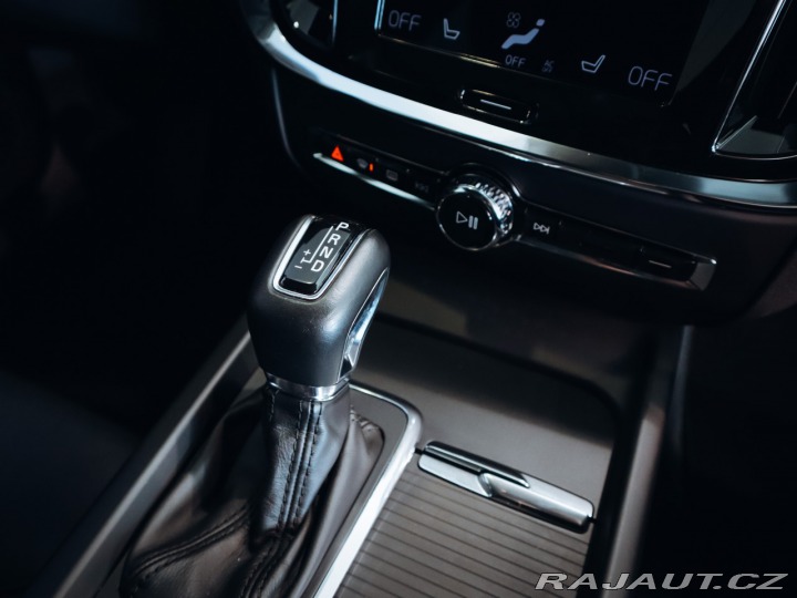 Volvo V60 D4 FWD Drive-E Momentum A 2018