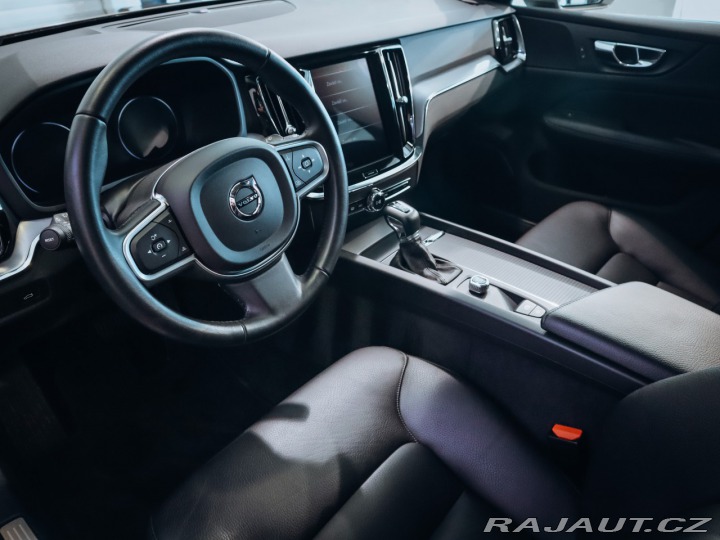 Volvo V60 D4 FWD Drive-E Momentum A 2018