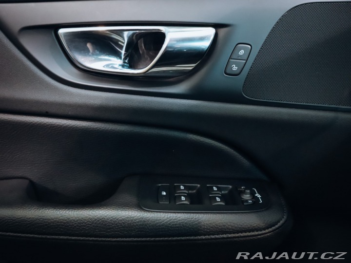 Volvo V60 D4 FWD Drive-E Momentum A 2018