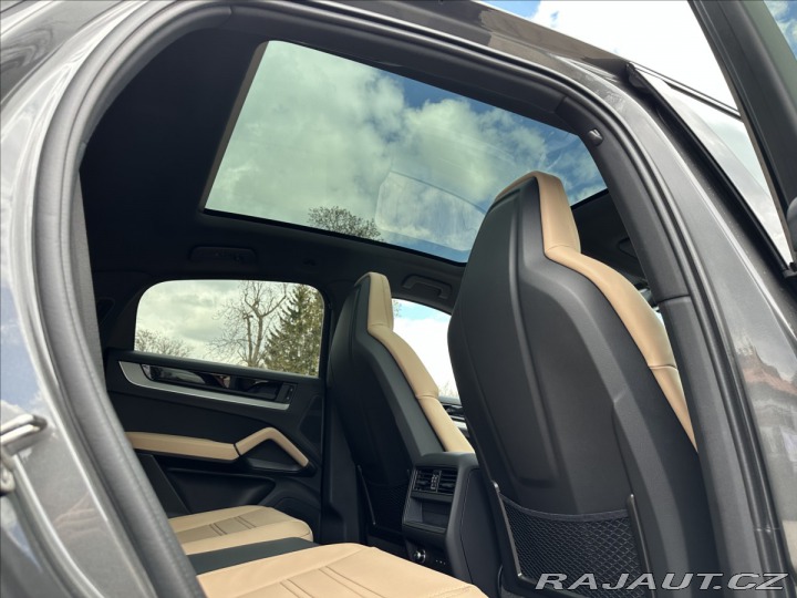 Porsche Cayenne E3 II Coupe Sport Chrono 2025
