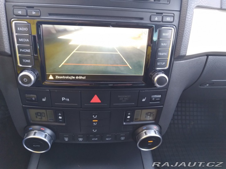 Volkswagen Touareg 3.0 TDI DSG 4 MOTION DPH 2009
