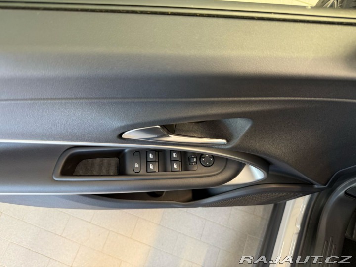 Jeep Avenger 4xe Upland 1.2 Turbo e-Hy 2025