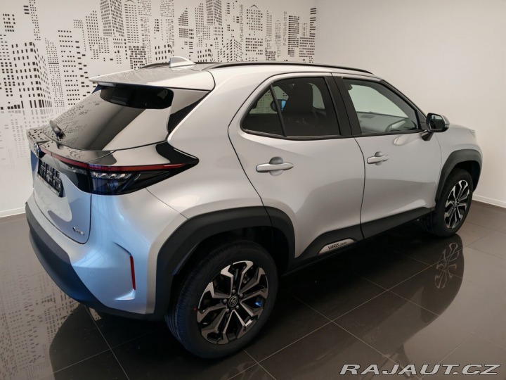 Toyota Yaris Cross 1,5 Hybrid e-CVT 130k Sty 2025