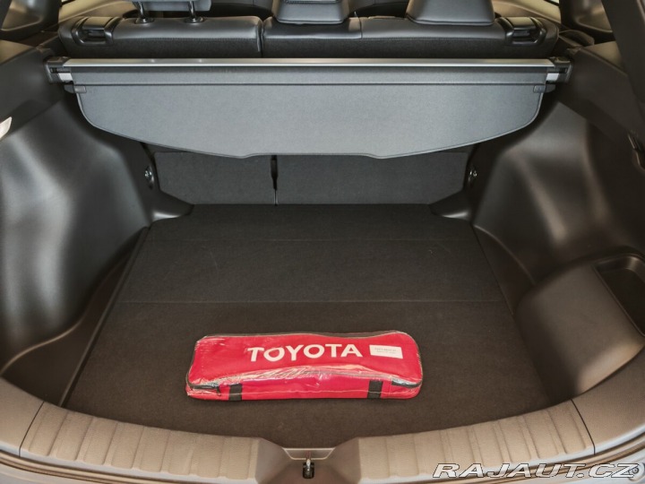 Toyota Corolla Cross 2,0 Hybrid e-CVT Executiv 2024