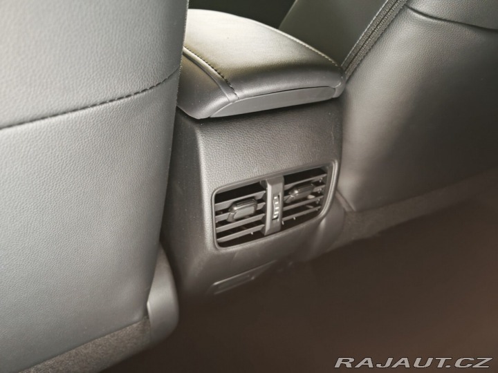 Toyota Corolla Cross 2,0 Hybrid e-CVT Executiv 2024