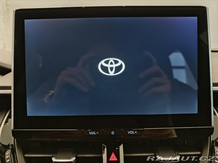 Toyota Corolla Cross 2,0 Hybrid e-CVT Executiv 2024