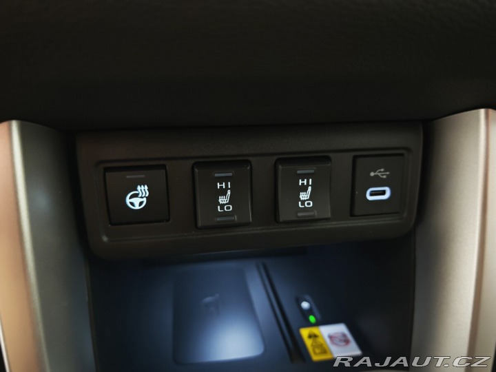 Toyota Corolla Cross 2,0 Hybrid e-CVT Executiv 2024