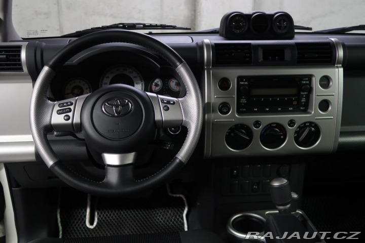 Toyota FJ 4.0VVT-i,V6,200kW,AT,4x4 2023