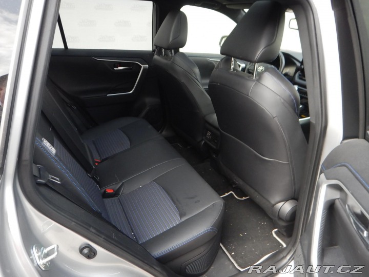 Toyota RAV4 2.5 HYBRID, ČR, 1. MAJ. 2023