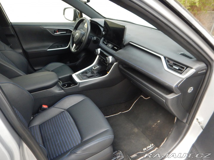 Toyota RAV4 2.5 HYBRID, ČR, 1. MAJ. 2023