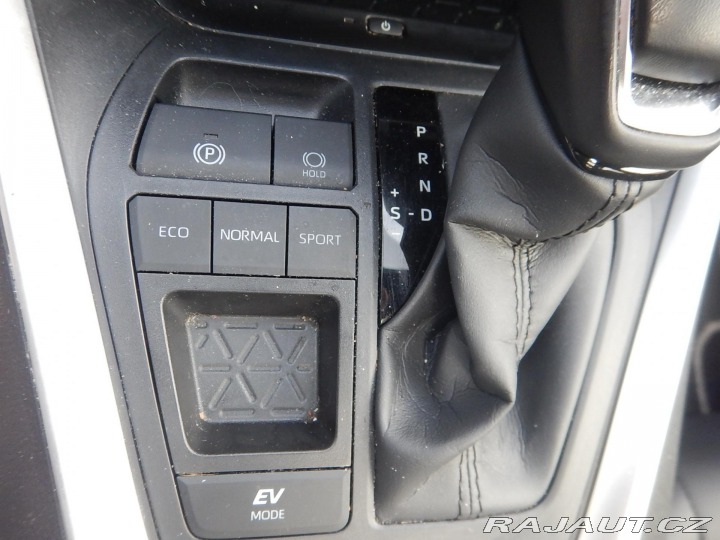 Toyota RAV4 2.5 HYBRID, ČR, 1. MAJ. 2023
