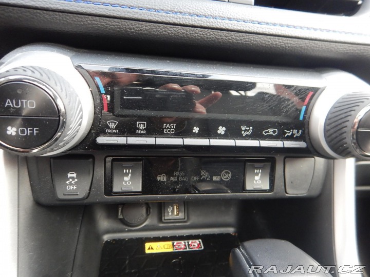 Toyota RAV4 2.5 HYBRID, ČR, 1. MAJ. 2023