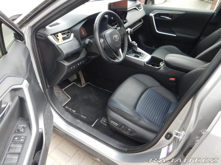 Toyota RAV4 2.5 HYBRID, ČR, 1. MAJ. 2023