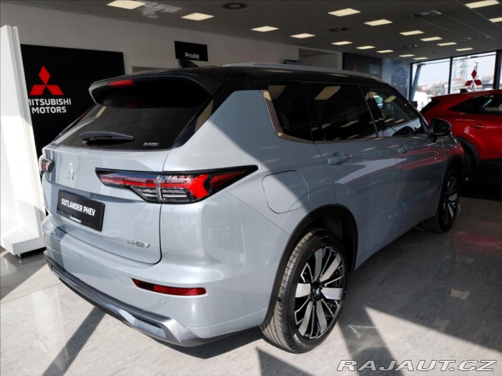Mitsubishi Outlander 2.4 PHEV INSTYLE 2026