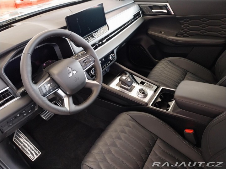 Mitsubishi Outlander 2.4 PHEV  INSTYLE 2025