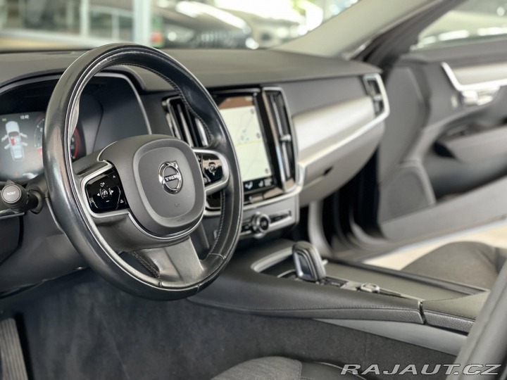 Volvo V90 B4 Aut*145kW*KeyLess*Tažn 2021