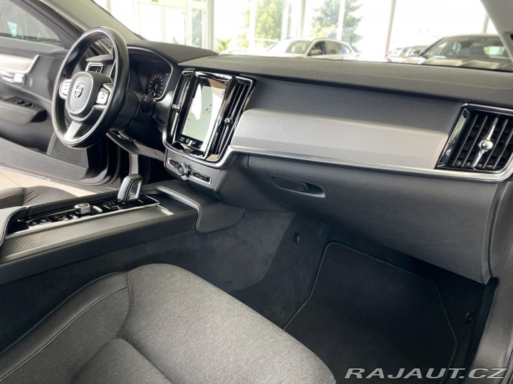 Volvo V90 B4 Aut*145kW*KeyLess*Tažn 2021