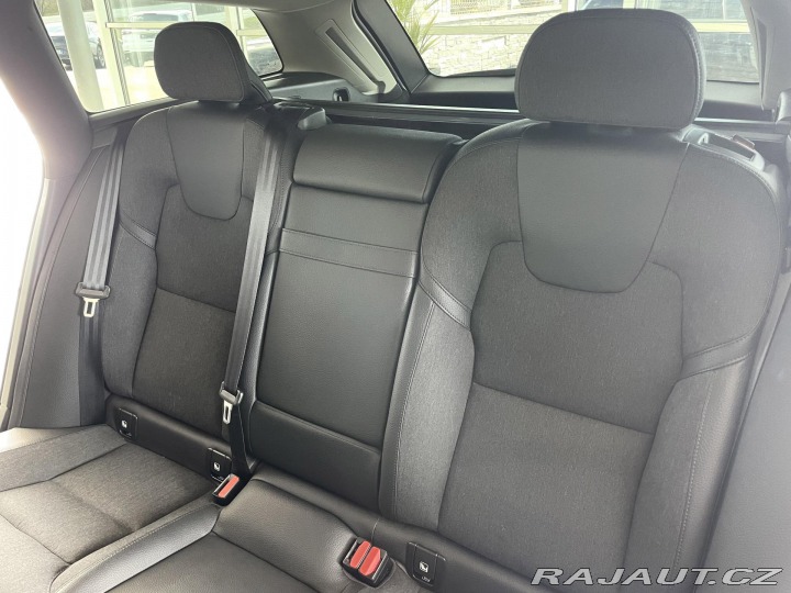 Volvo V90 B4 Aut*145kW*KeyLess*Tažn 2021