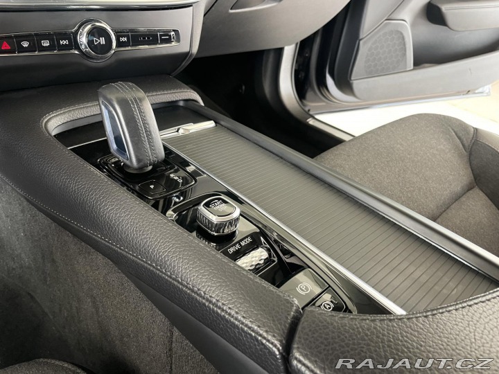 Volvo V90 B4 Aut*145kW*KeyLess*Tažn 2021