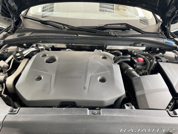 Volvo V90 B4 Aut*145kW*KeyLess*Tažn 2021