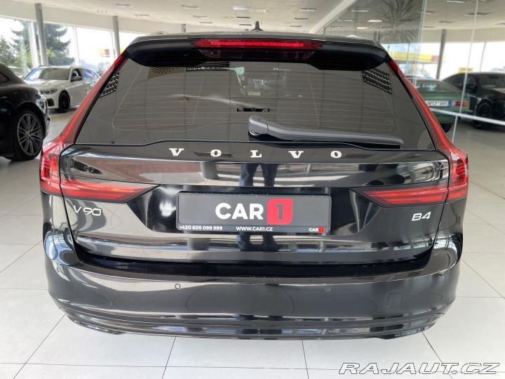 Volvo V90 B4 Aut*145kW*KeyLess*Tažn 2021