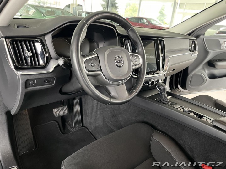Volvo V60 D4 Aut*140kW*KeyLess*LED* 2020