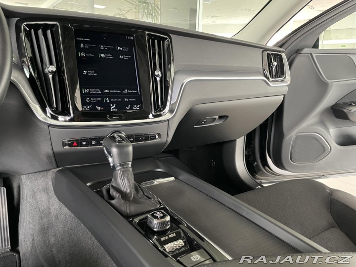 Volvo V60 D4 Aut*140kW*KeyLess*LED* 2020