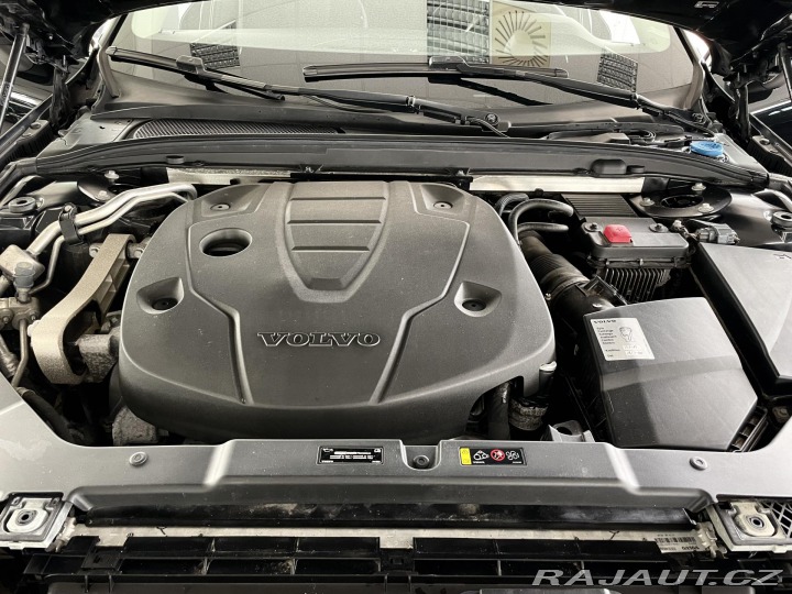 Volvo V60 D4 Aut*140kW*KeyLess*LED* 2020