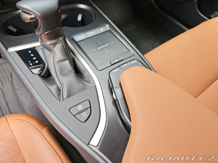 Lexus Ostatní modely UX 250h PREMIERE Cognac leather E 2019