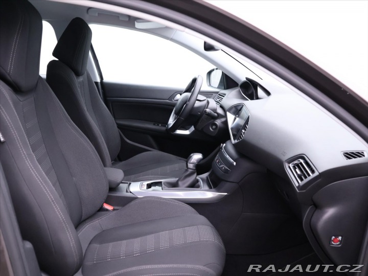 Peugeot 308 1,2 81kW Allure LED Navi 2015