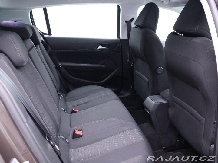 Peugeot 308 1,2 81kW Allure LED Navi 2015