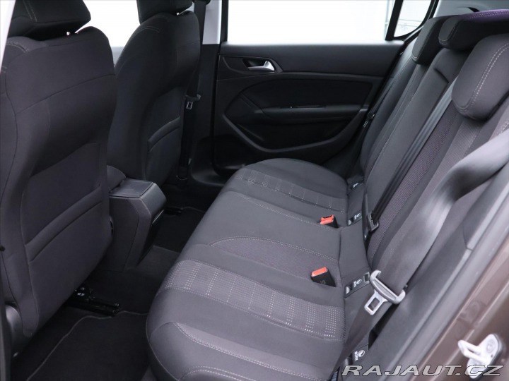 Peugeot 308 1,2 81kW Allure LED Navi 2015