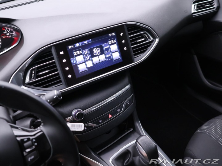 Peugeot 308 1,2 81kW Allure LED Navi 2015