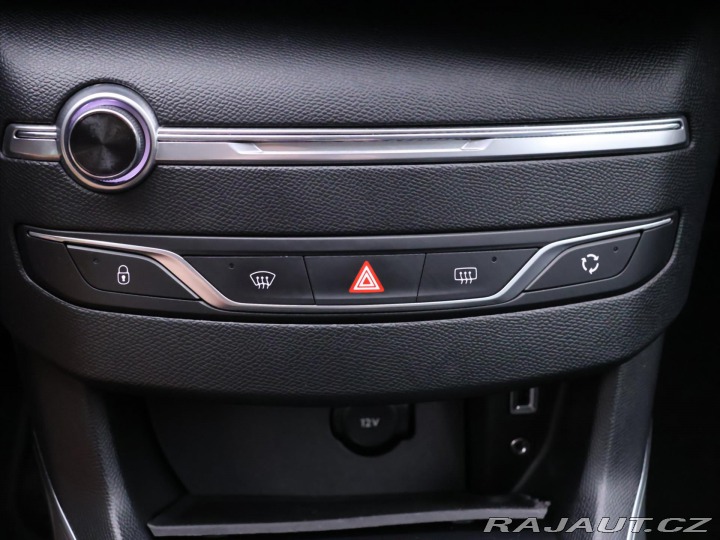 Peugeot 308 1,2 81kW Allure LED Navi 2015