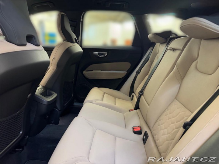Volvo XC60 2,0 B5 AWD Plus Dark 1760 2025