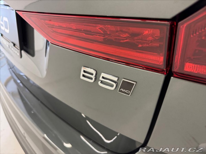 Volvo XC60 2,0 B5 AWD Plus Dark 1760 2025