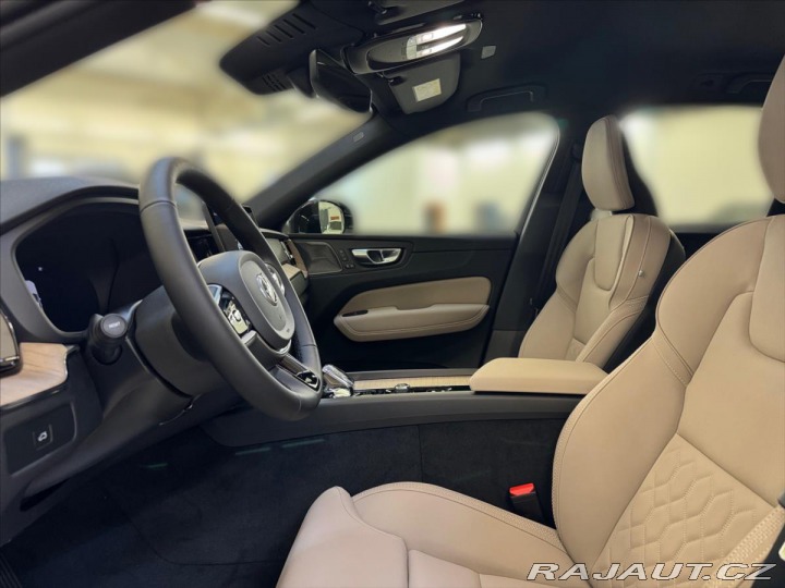 Volvo XC60 2,0 B5 AWD Plus Dark 1760 2025