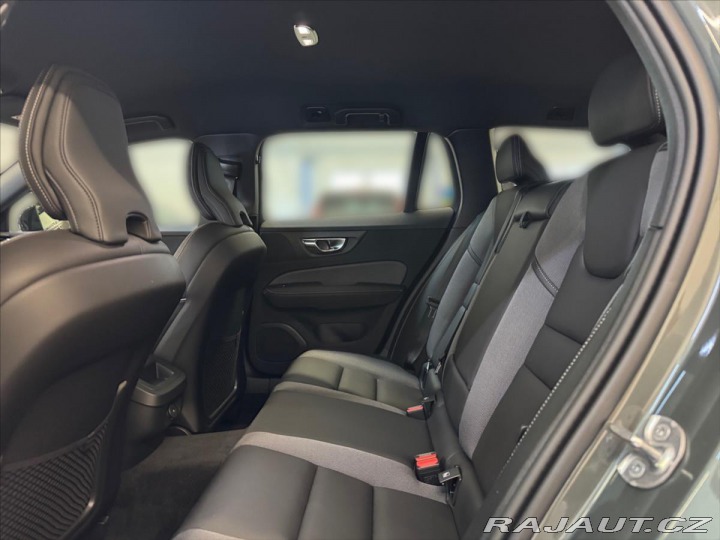 Volvo V60 2,0 B4 FWD Plus Dark 6852 2024