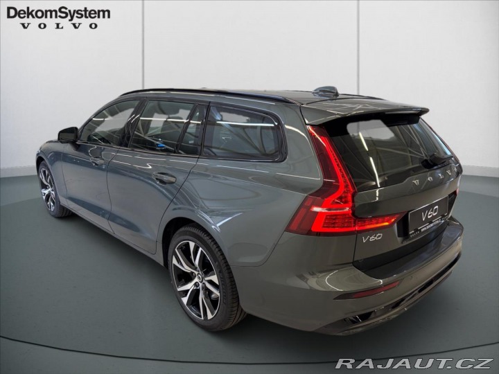 Volvo V60 2,0 B4 FWD Plus Dark 6852 2024