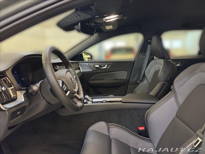 Volvo V60 2,0 B4 FWD Plus Dark 6852 2024