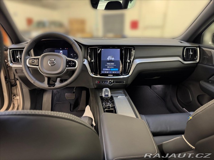 Volvo V60 2,0 B4 FWD Plus Dark 6896 2024