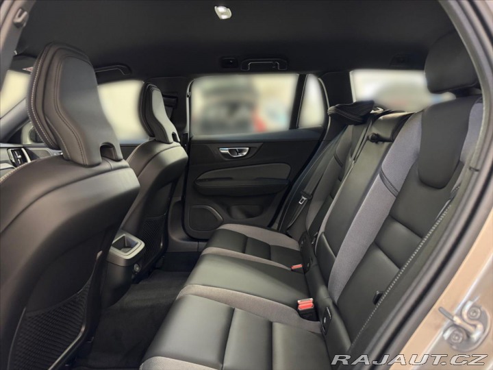 Volvo V60 2,0 B4 FWD Plus Dark 6896 2024