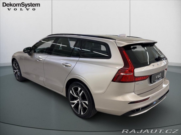 Volvo V60 2,0 B4 FWD Plus Dark 6896 2024