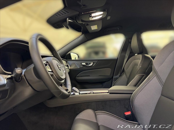 Volvo V60 2,0 B4 FWD Plus Dark 6896 2024