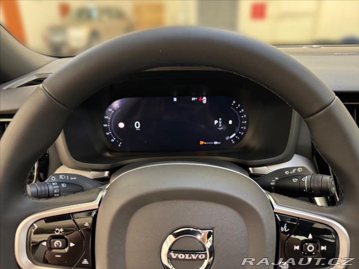 Volvo V60 2,0 B4 FWD Plus Dark 6896 2024