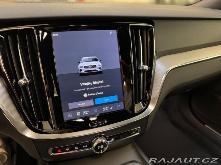 Volvo V60 2,0 B4 FWD Plus Dark 6896 2024