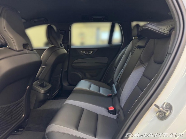 Volvo V60 2,0 B4 FWD Plus Dark 6734 2024