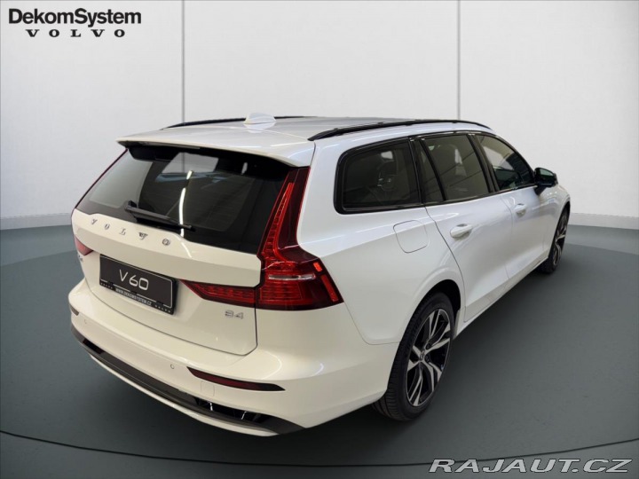 Volvo V60 2,0 B4 FWD Plus Dark 6734 2024